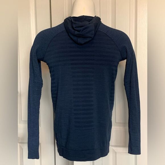 Lululemon Men's Navy Blue Sweater - Picture 2 of 8